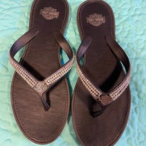 VGUC HD flip flops size 8